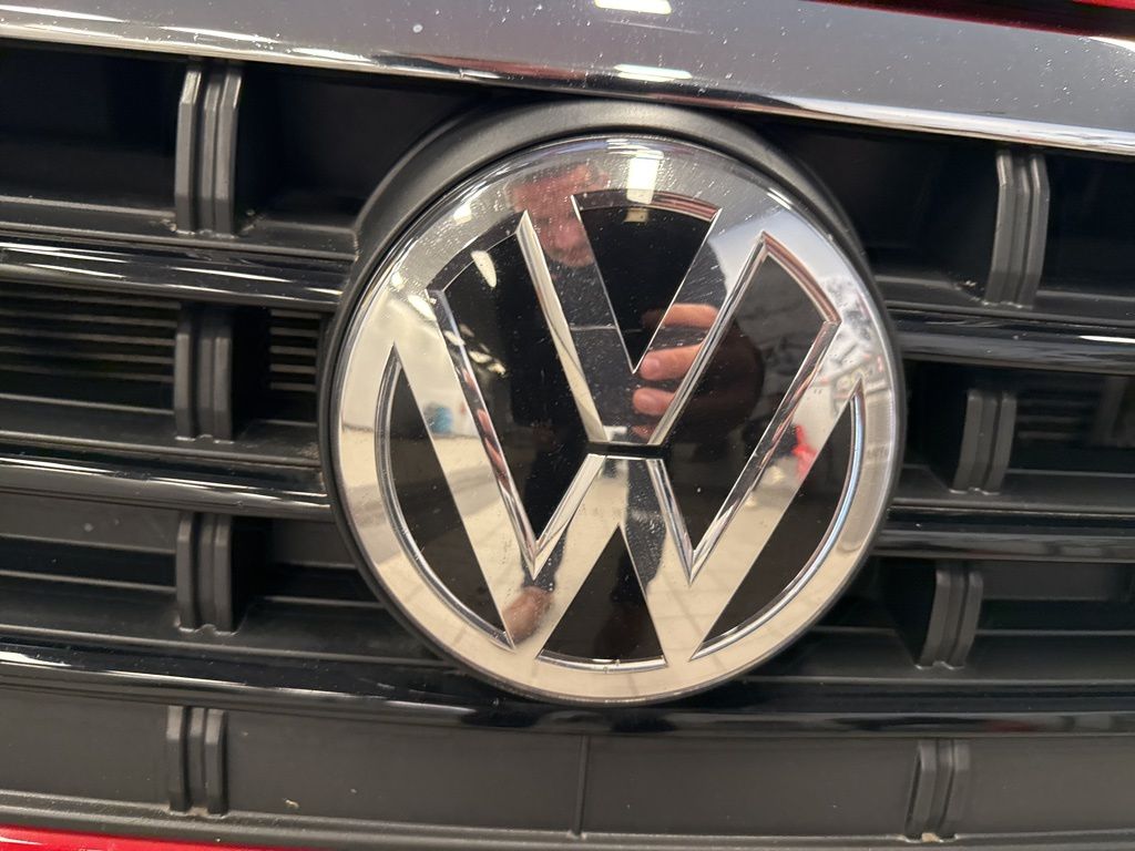 2021 Volkswagen Jetta R-Line photo 3