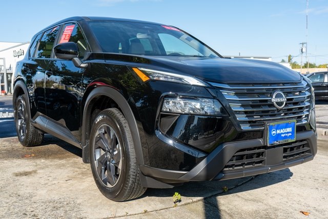 2025 Nissan Rogue SV photo 2