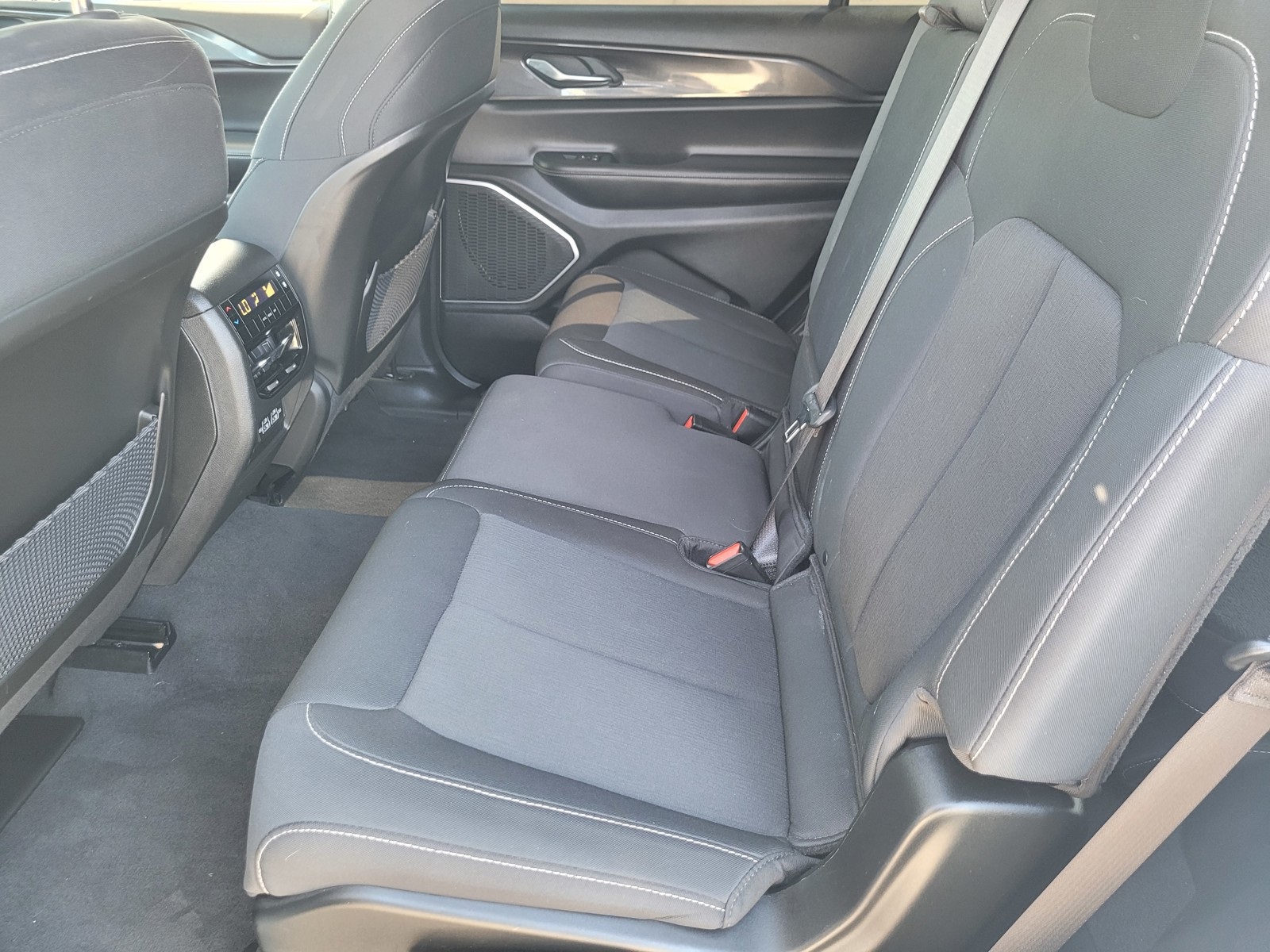 2021 Jeep Grand Cherokee Laredo photo 11