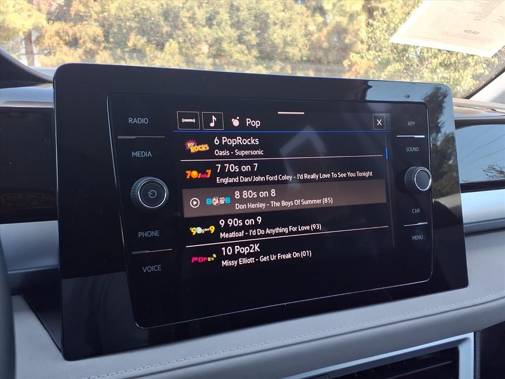 2025 Volkswagen Taos SE photo 5