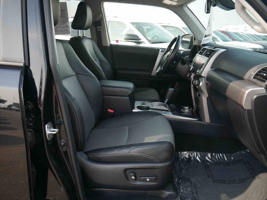 2024 Toyota 4Runner SR5 Premium photo 24