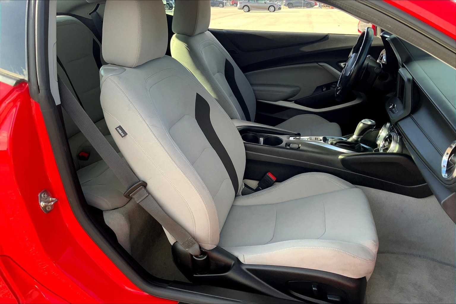 2023 Chevrolet Camaro 1LT photo 8
