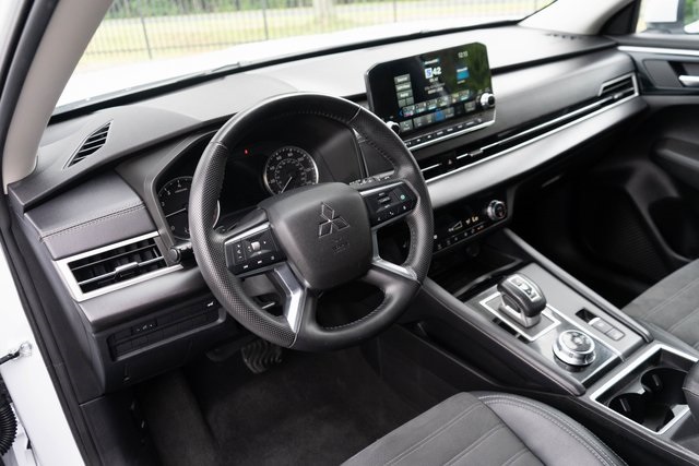 2022 Mitsubishi Outlander SE photo 3