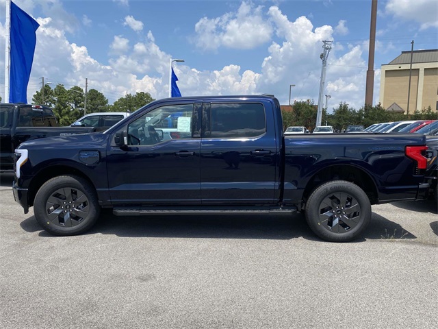 2025 Ford F-150 Lightning photo 2