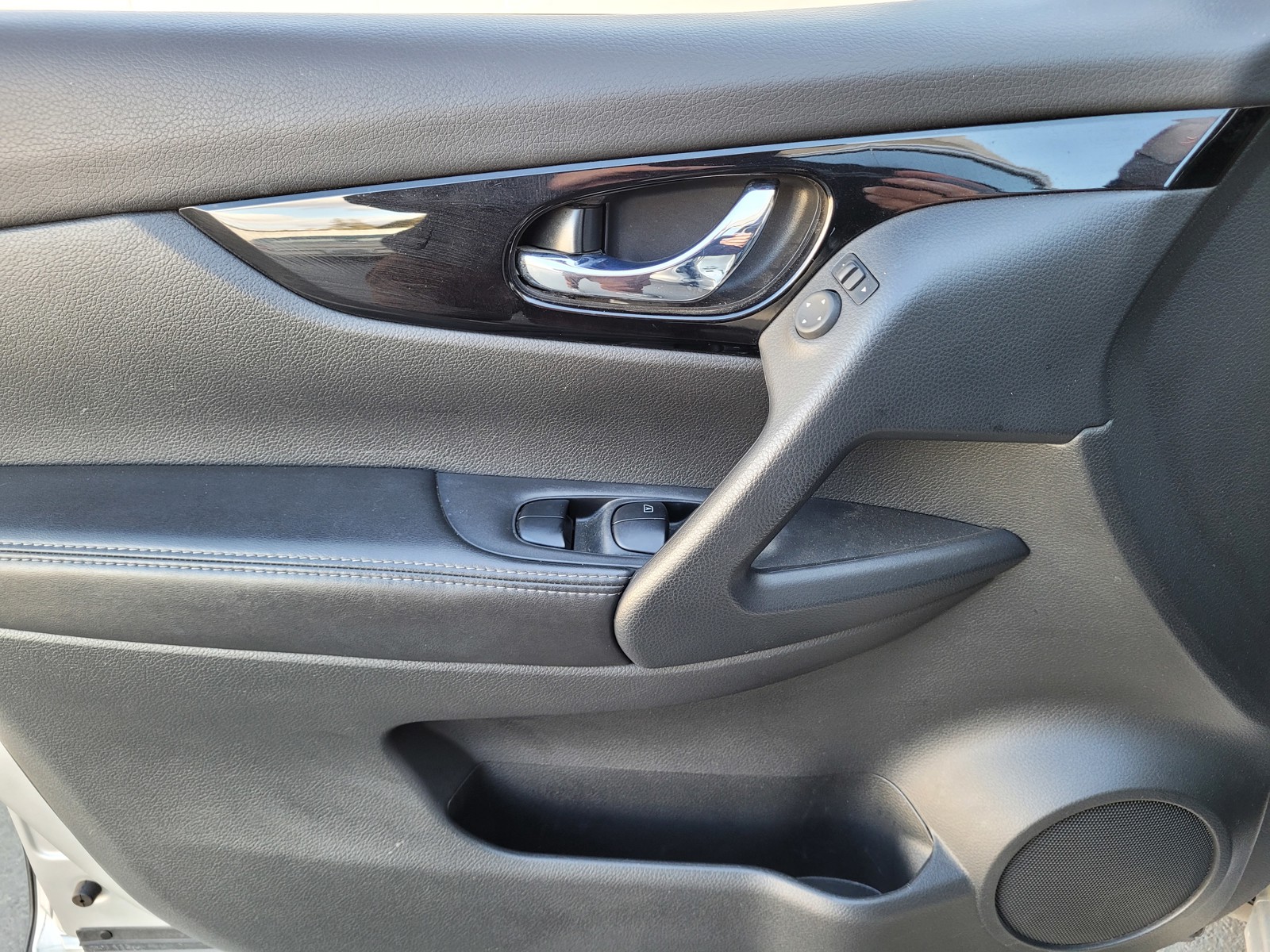 2022 Nissan Rogue Sport SV photo 16