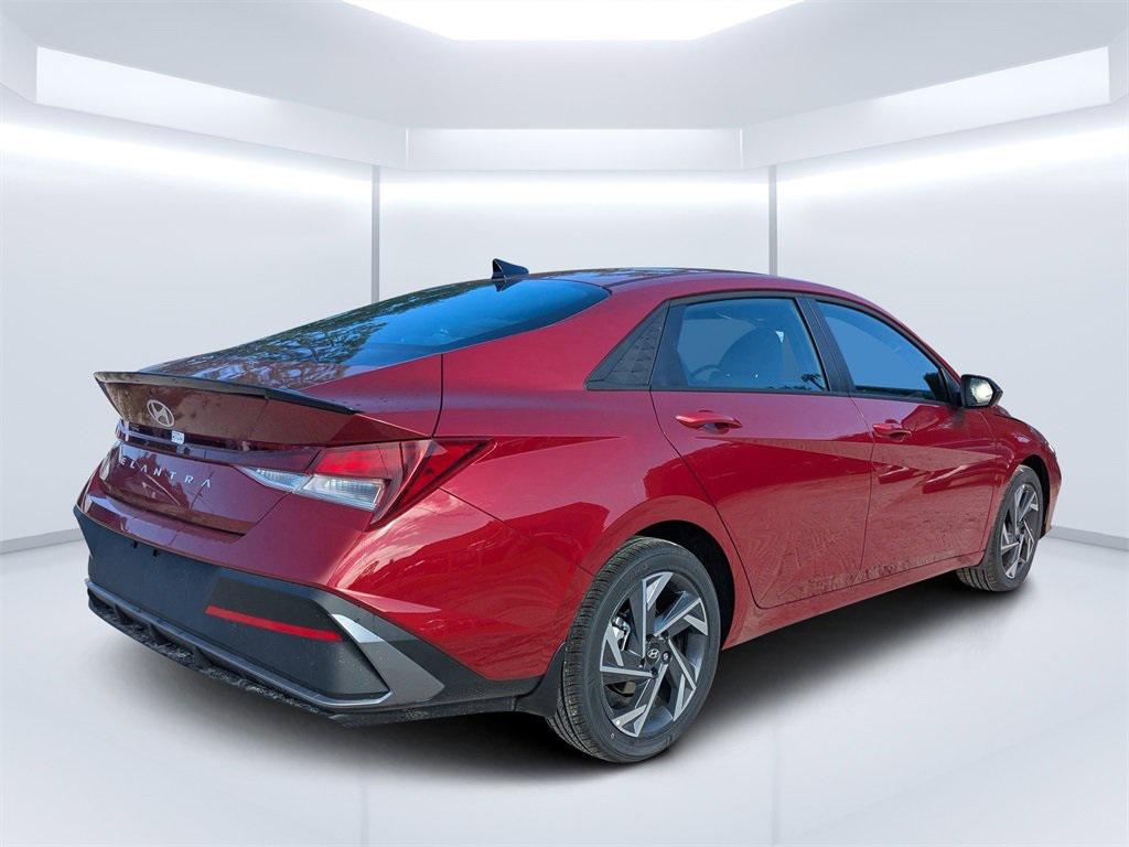 2025 Hyundai Elantra SEL Sport photo 3