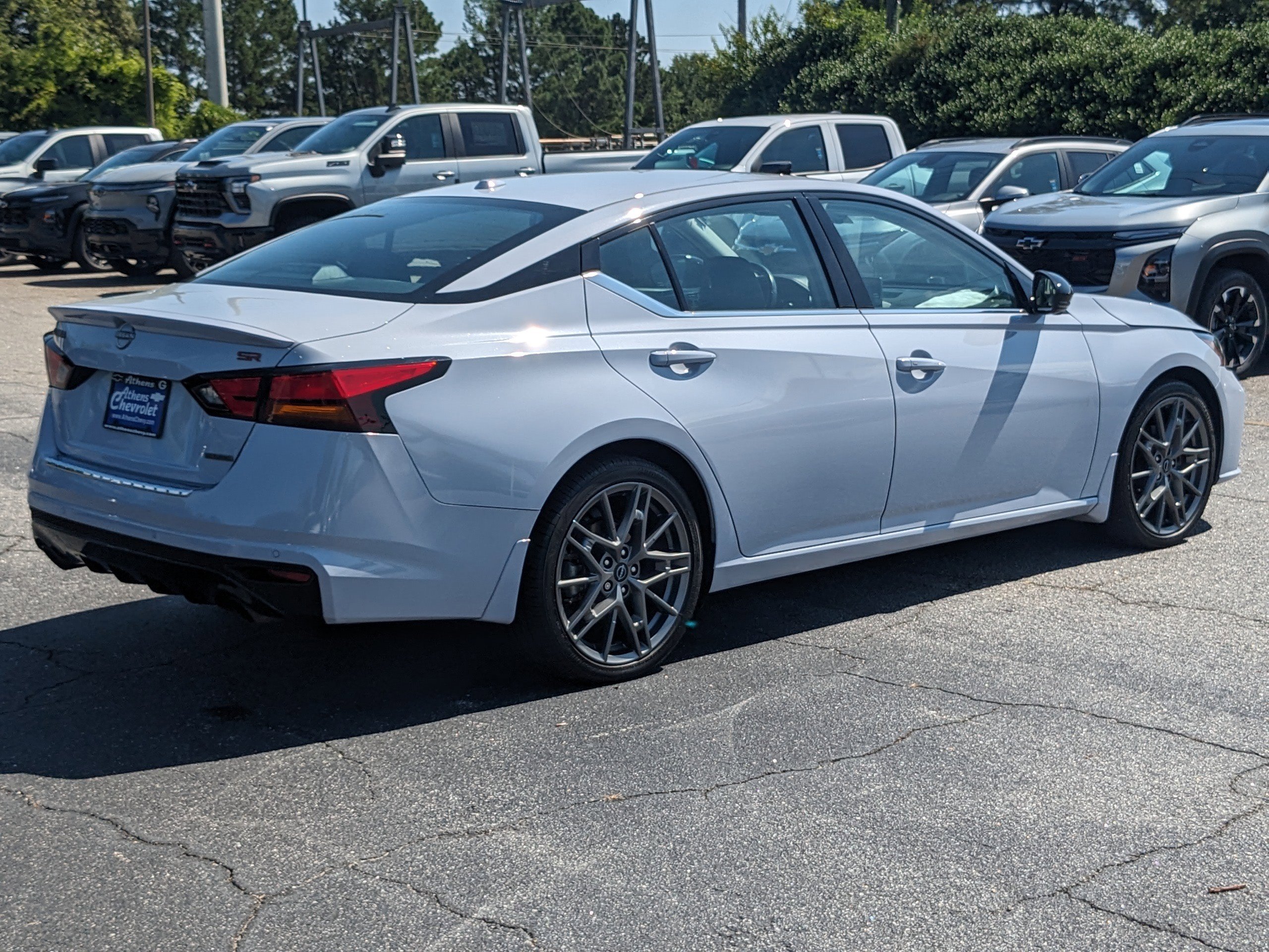 2023 Nissan Altima SR photo 4