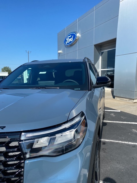 2025 Ford Explorer ST photo 3