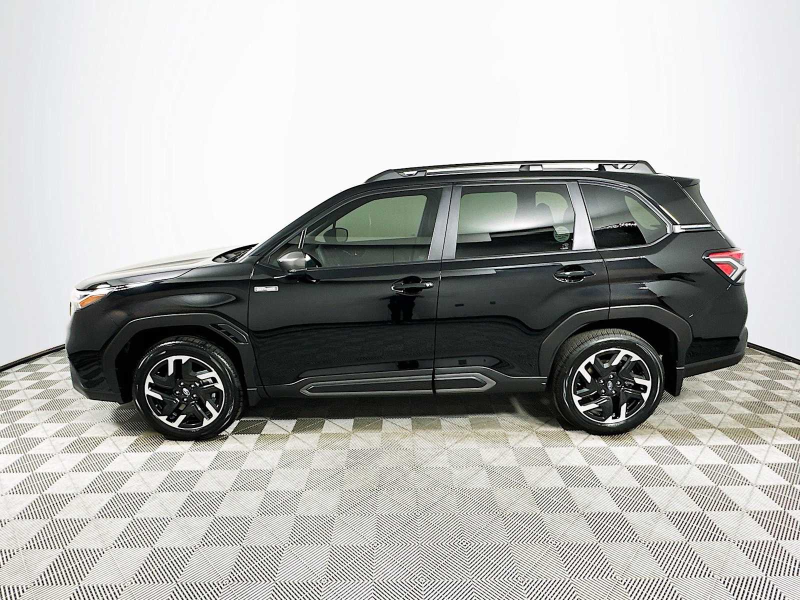 2025 Subaru Forester Limited photo 4