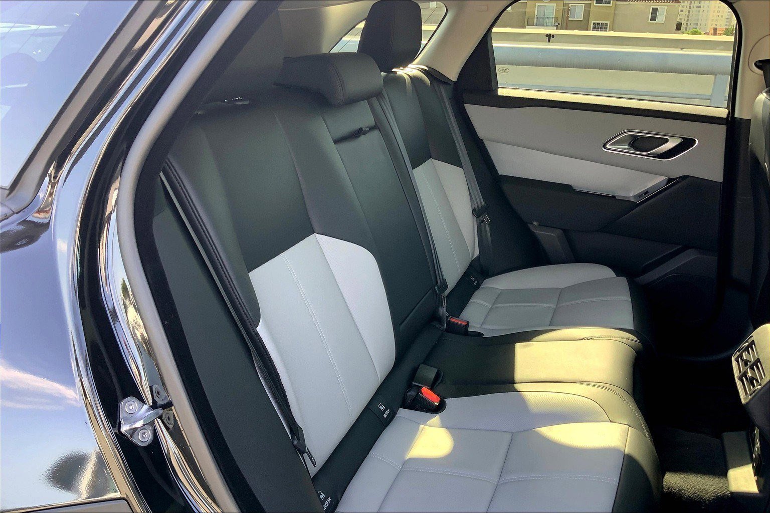 2025 Land Rover Range Rover Velar S photo 18