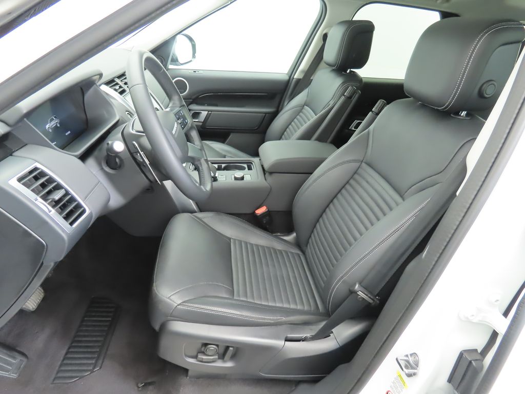 2024 Land Rover Discovery P300 S photo 16