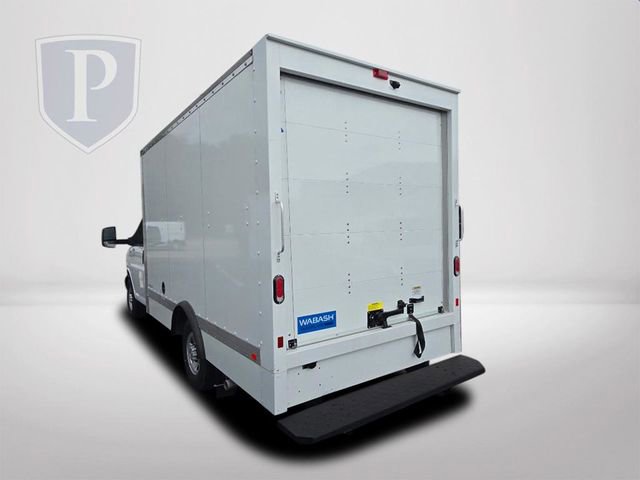 2024 Chevrolet Express Cutaway 3500 photo 4