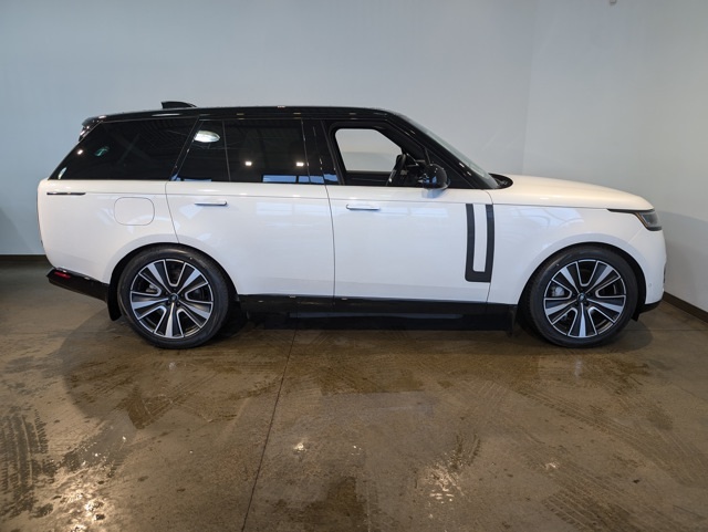 2025 Land Rover Range Rover SE photo 7
