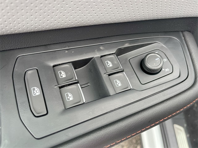 2025 Volkswagen Atlas Peak Edition SE Technology photo 9