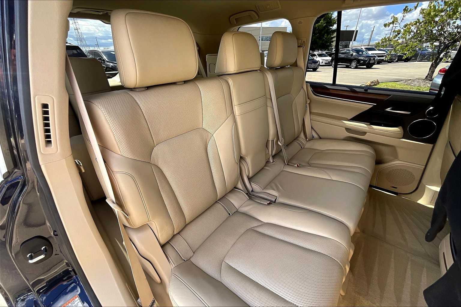 2017 Lexus LX 570 photo 16