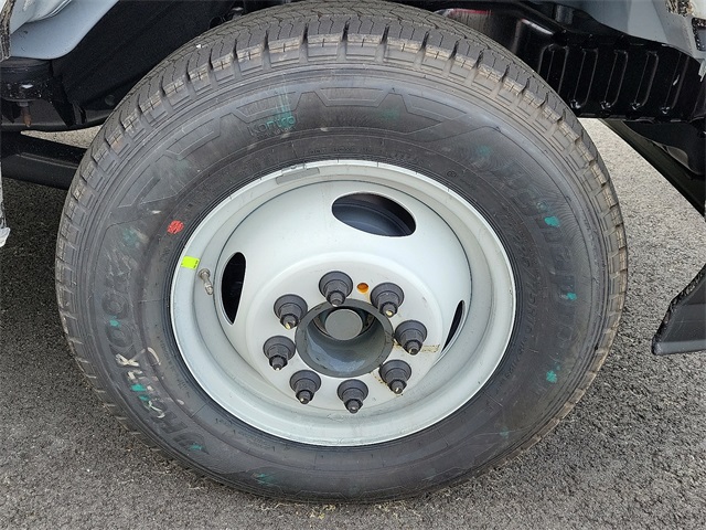 2025 Ford E-350 photo 4