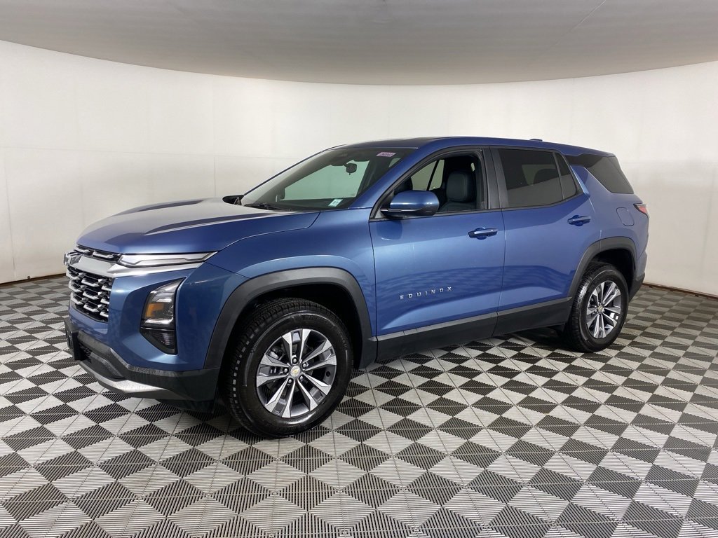 2026 Chevrolet Equinox LT photo 2