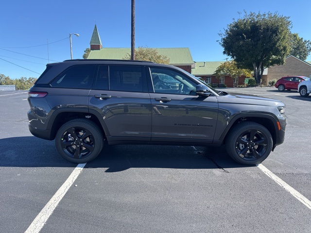 2025 Jeep Grand Cherokee Laredo X Altitude photo 8