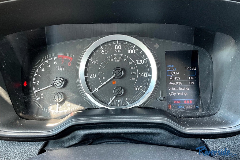 2021 Toyota Corolla LE photo 12