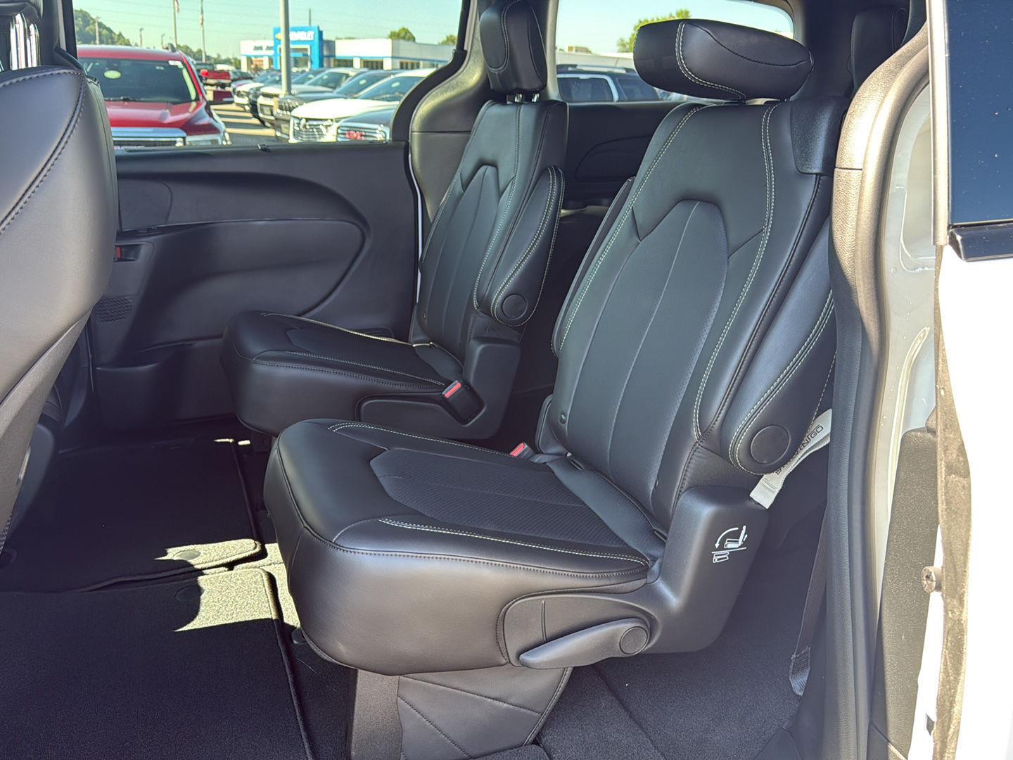 2026 Chrysler Pacifica photo 10