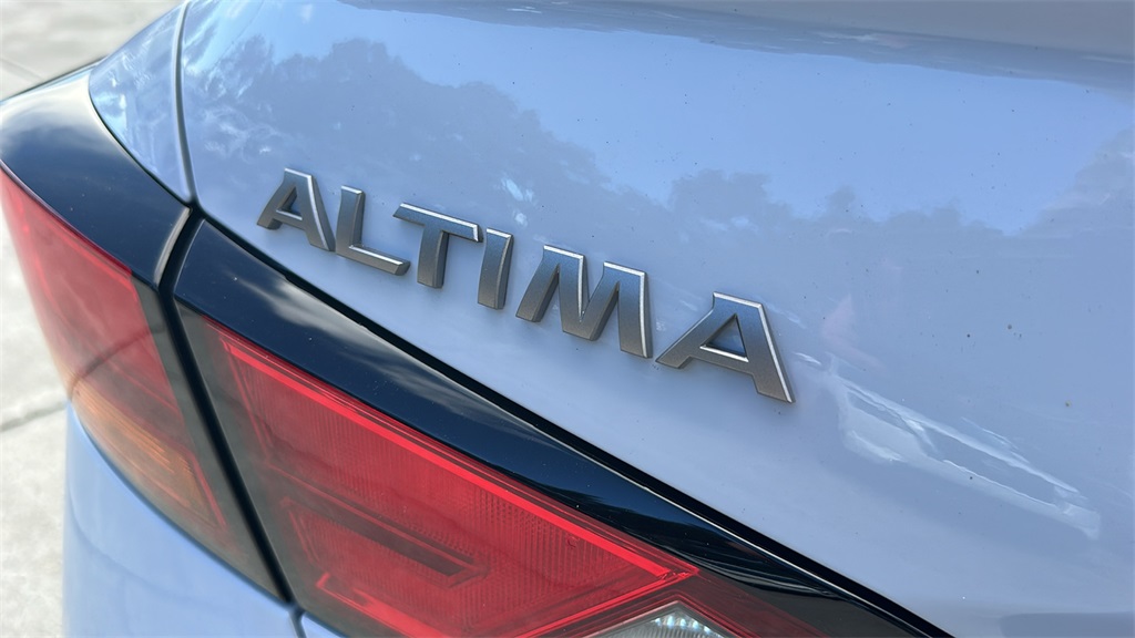 2025 Nissan Altima SR photo 8