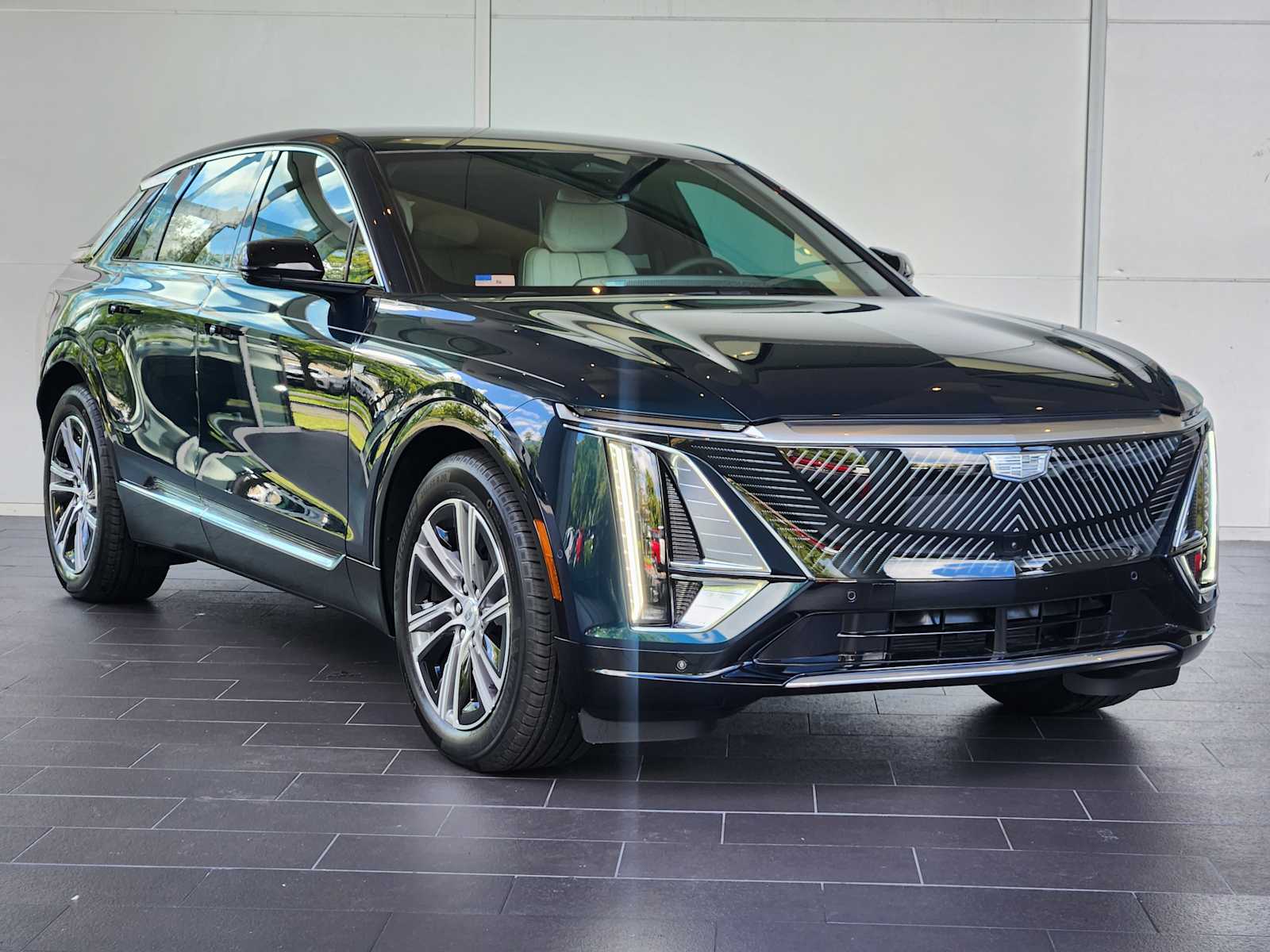 Used 2025 Cadillac LYRIQ Luxury 1 with VIN 1GYKPNRL7SZ310072 for sale in Houston, TX