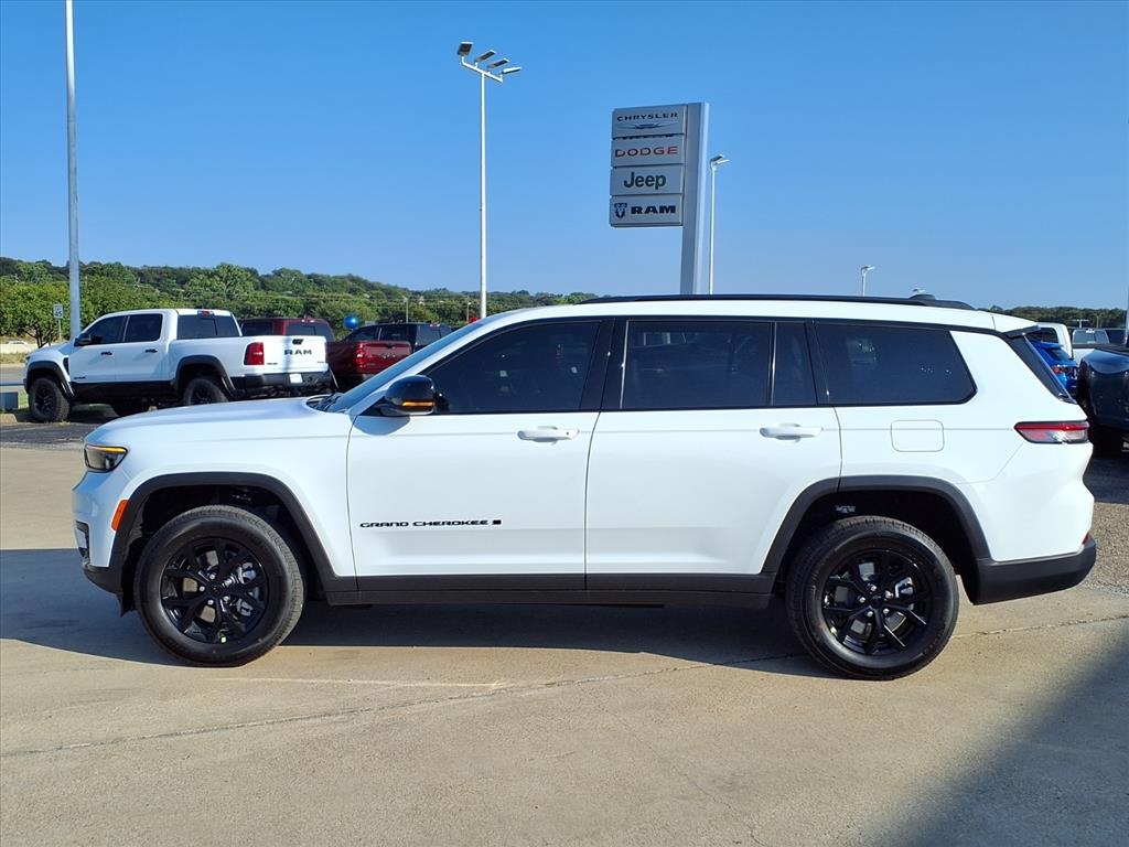 2025 Jeep Grand Cherokee Altitude X photo 3