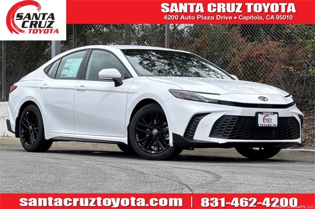 2026 Toyota Camry SE's photo