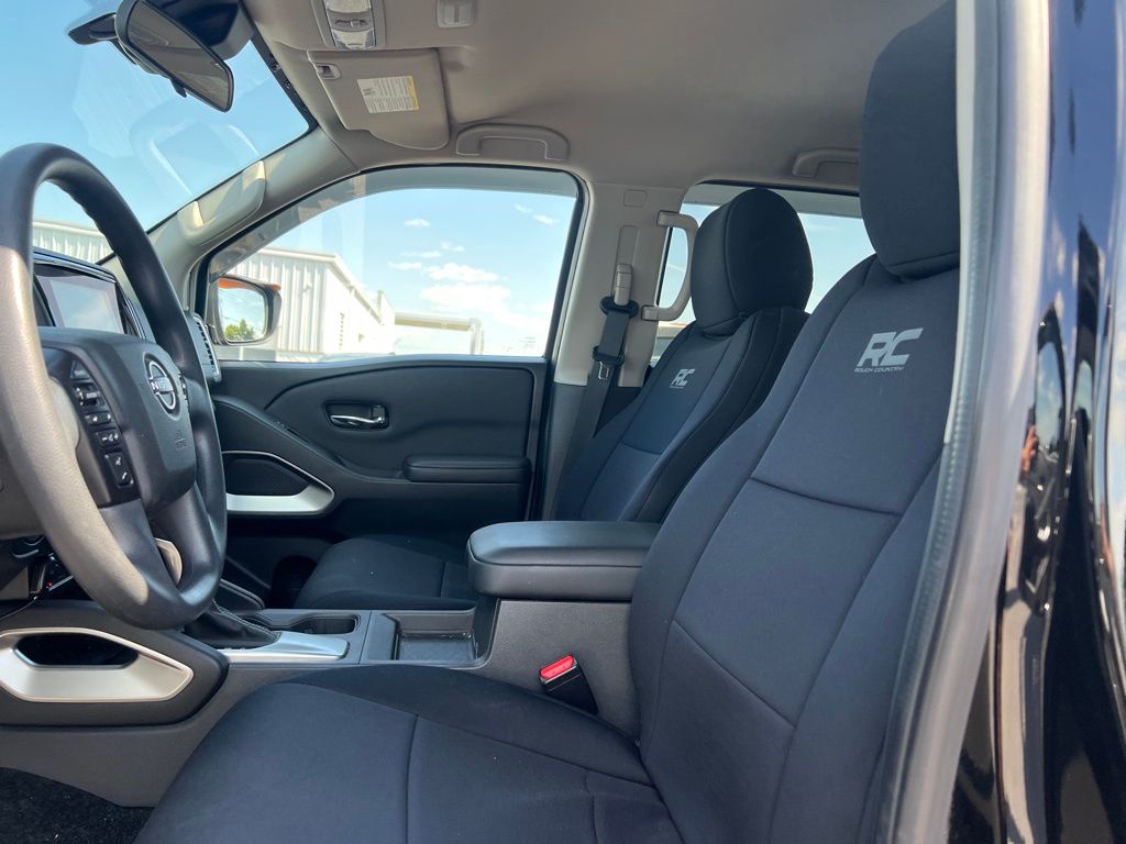 2022 Nissan Frontier SV photo 11