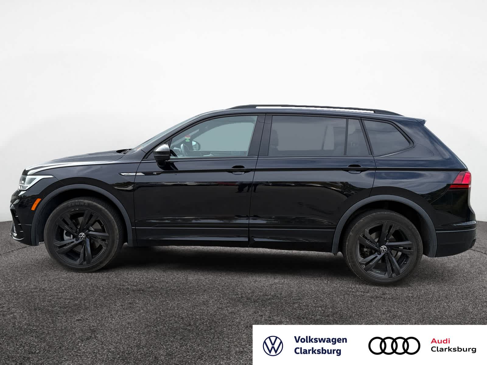 2023 Volkswagen Tiguan SE R-Line Black photo 2
