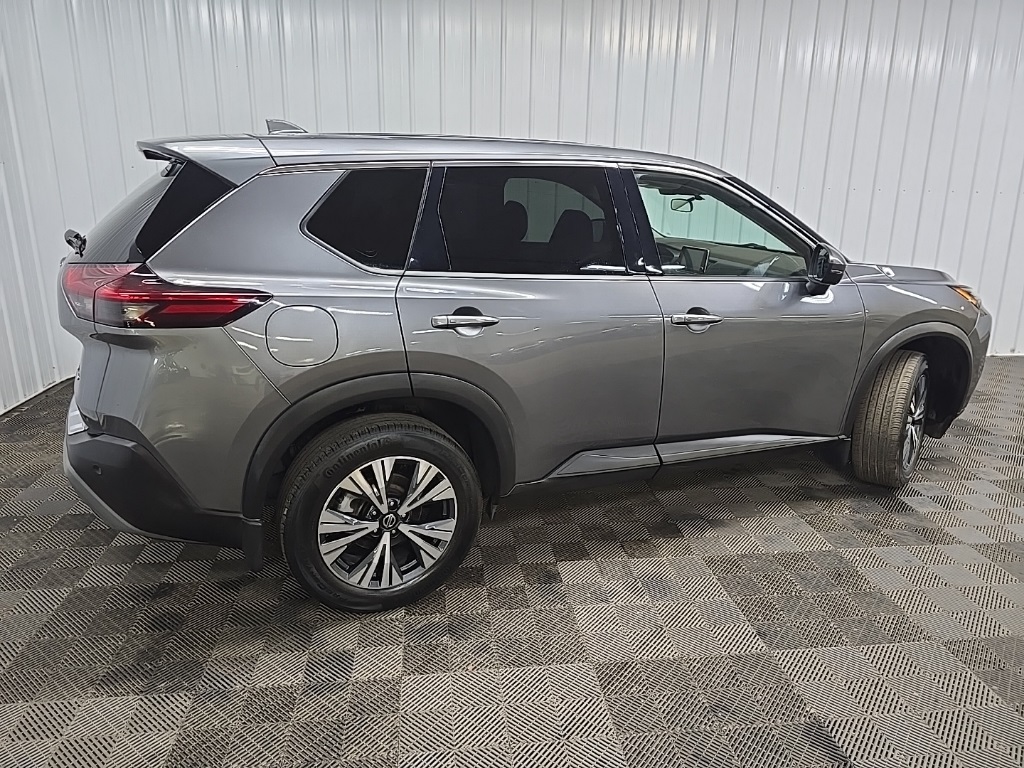2021 Nissan Rogue SV photo 2