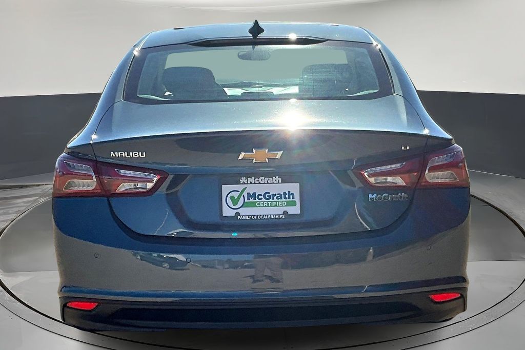 2024 Chevrolet Malibu Premier 2LT photo 2