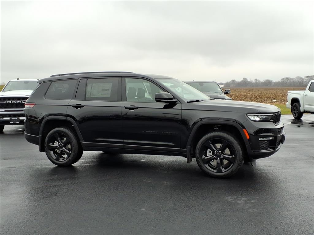 2025 Jeep Grand Cherokee Limited photo 2