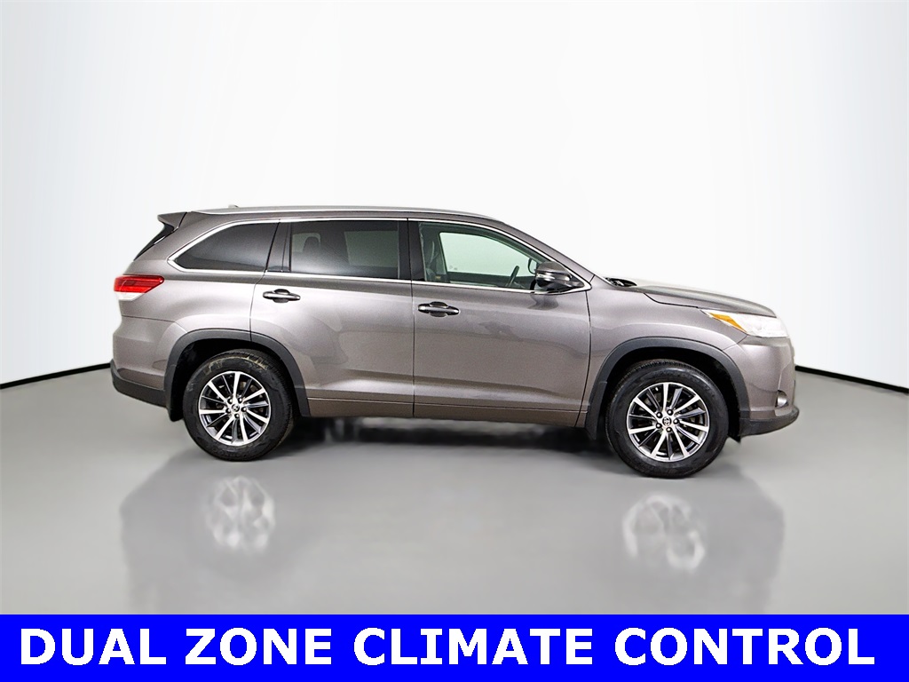 2018 Toyota Highlander XLE photo 2