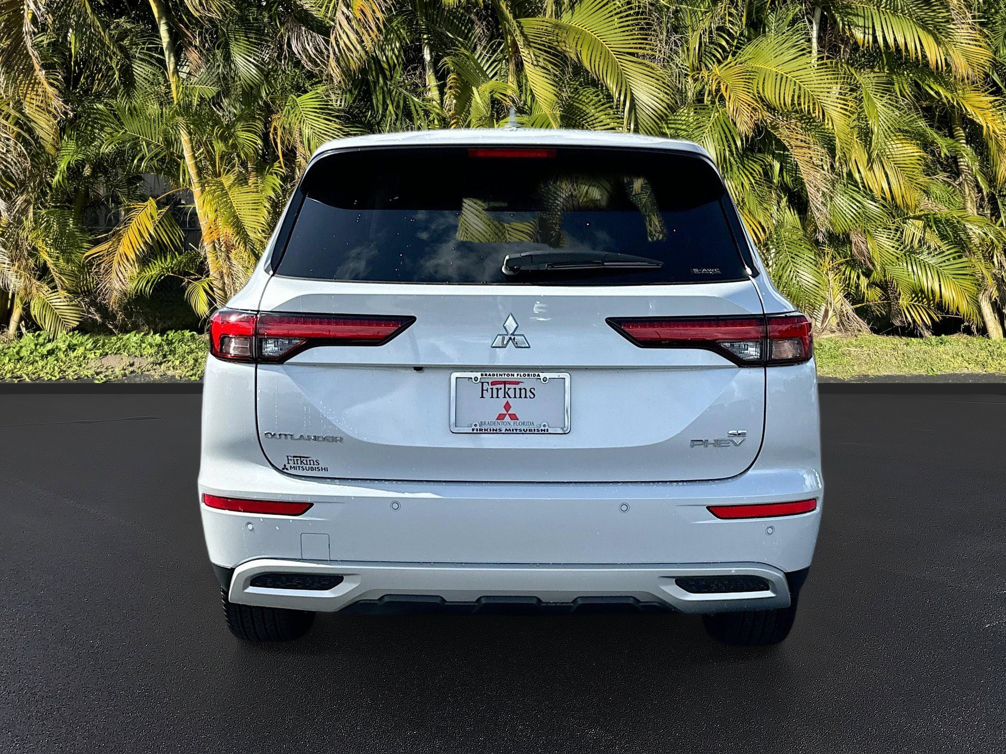 2025 Mitsubishi Outlander PHEV SE photo 4