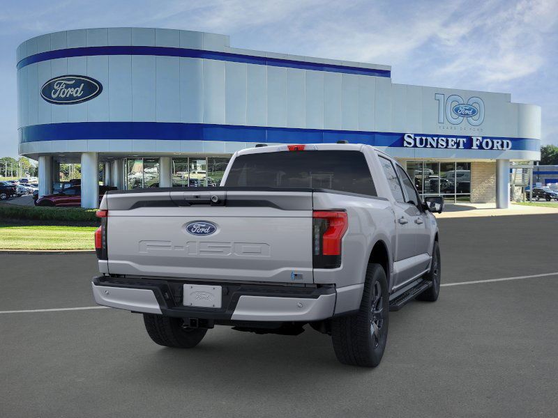 2025 Ford F-150 Lightning photo 8