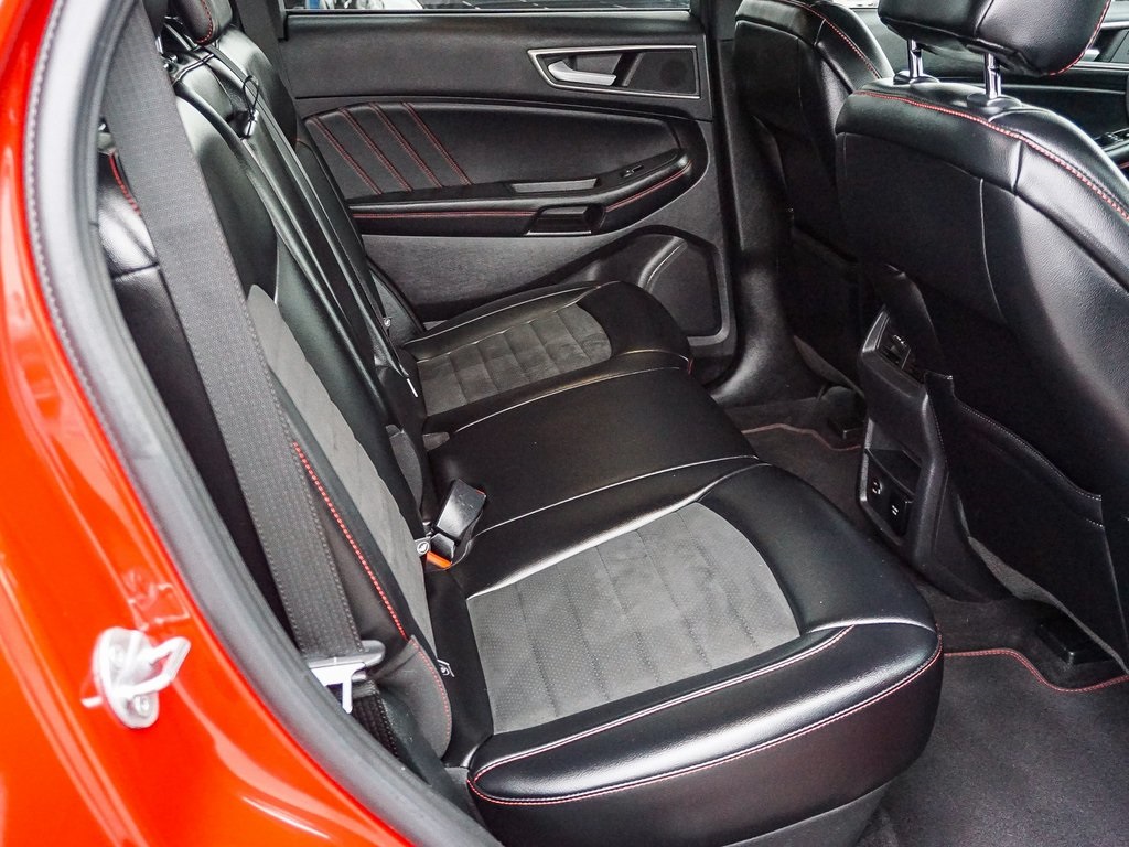 2022 Ford Edge ST photo 13
