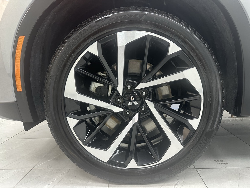 2023 Mitsubishi Outlander SE photo 8