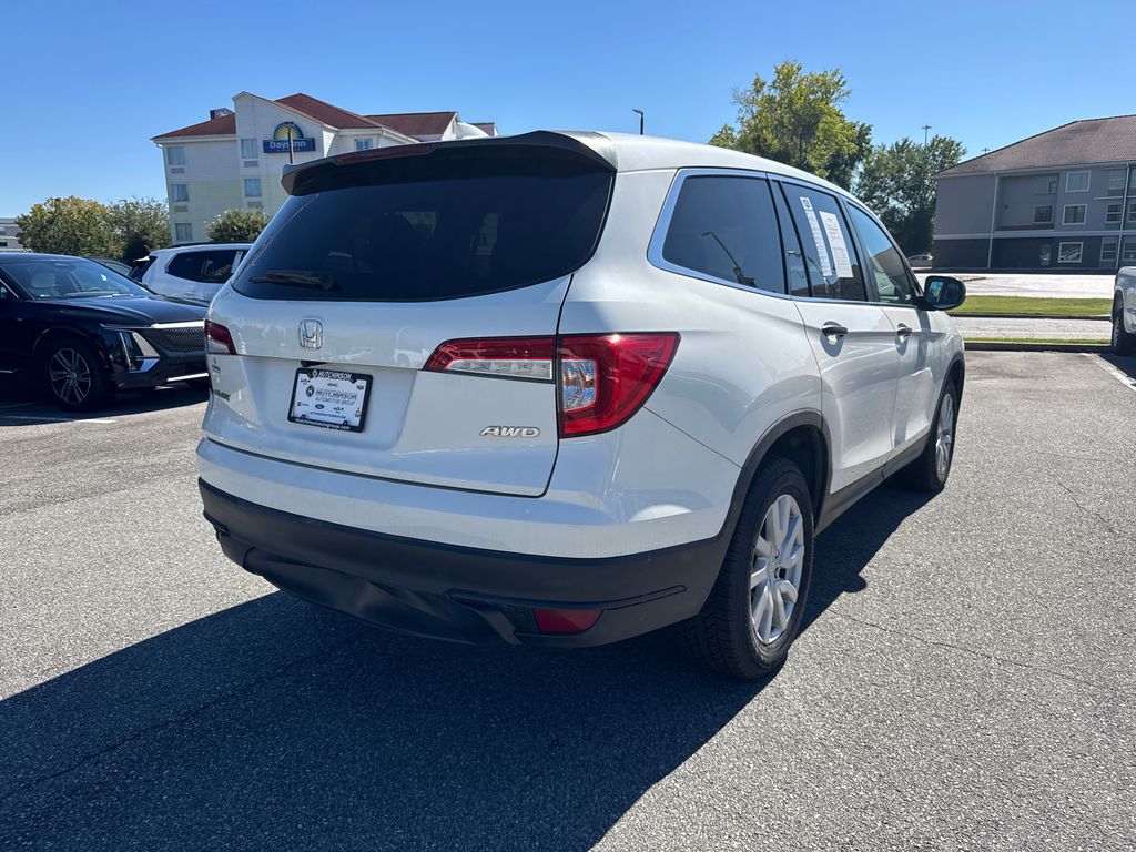 2019 Honda Pilot LX photo 3