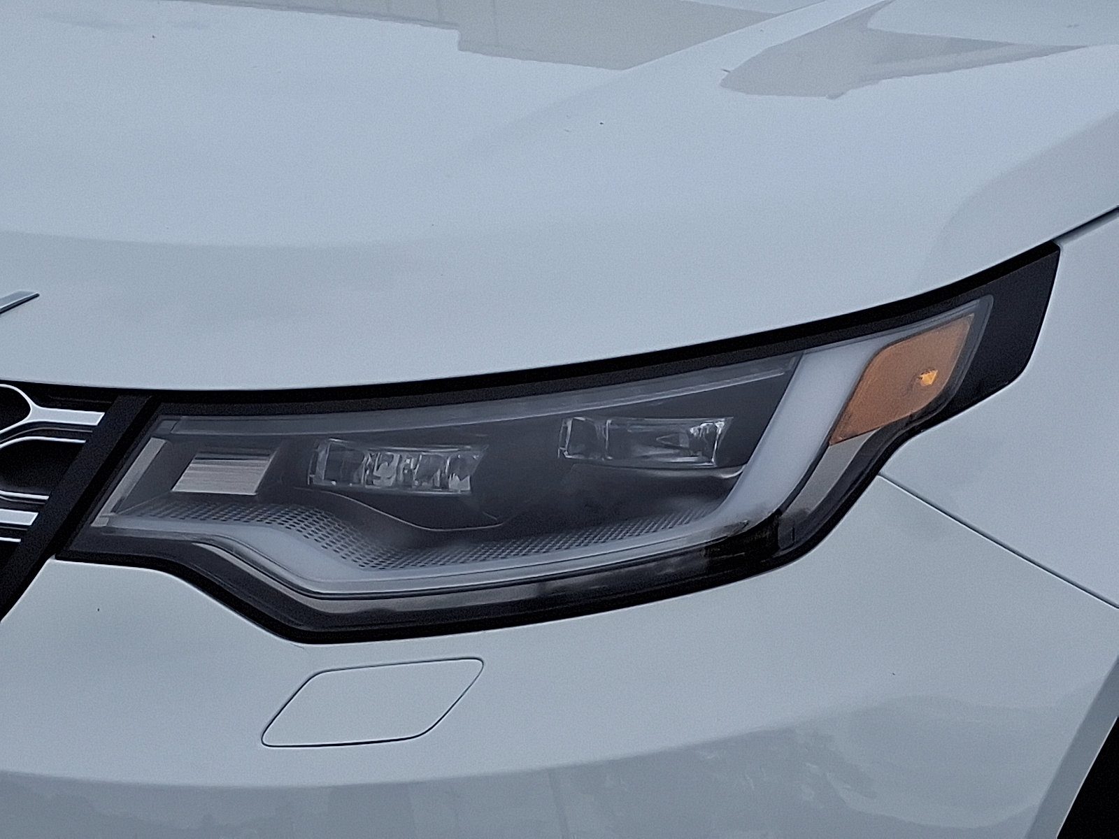 2025 Land Rover Discovery S photo 3