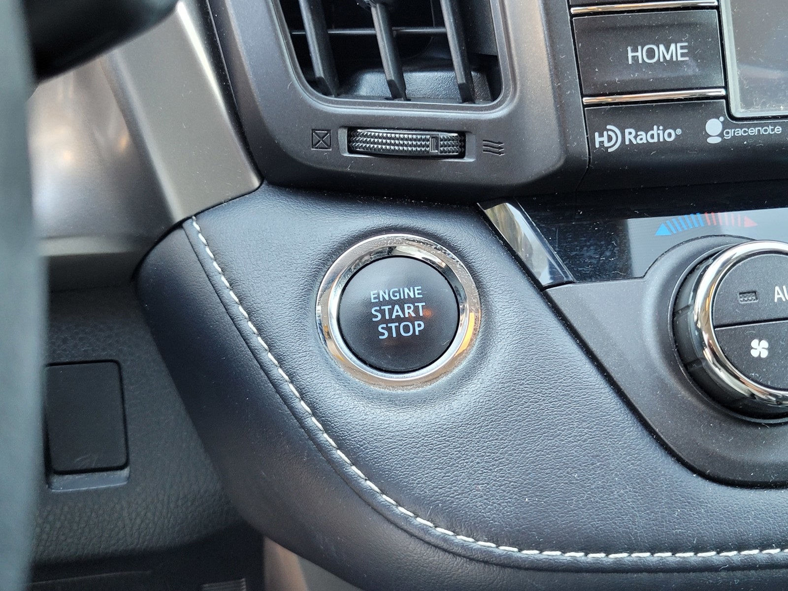 2018 Toyota RAV4 XLE photo 24