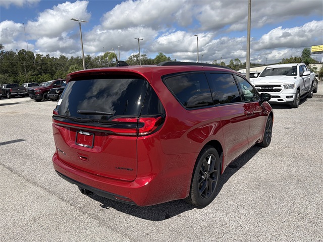 2026 Chrysler Pacifica Limited photo 4