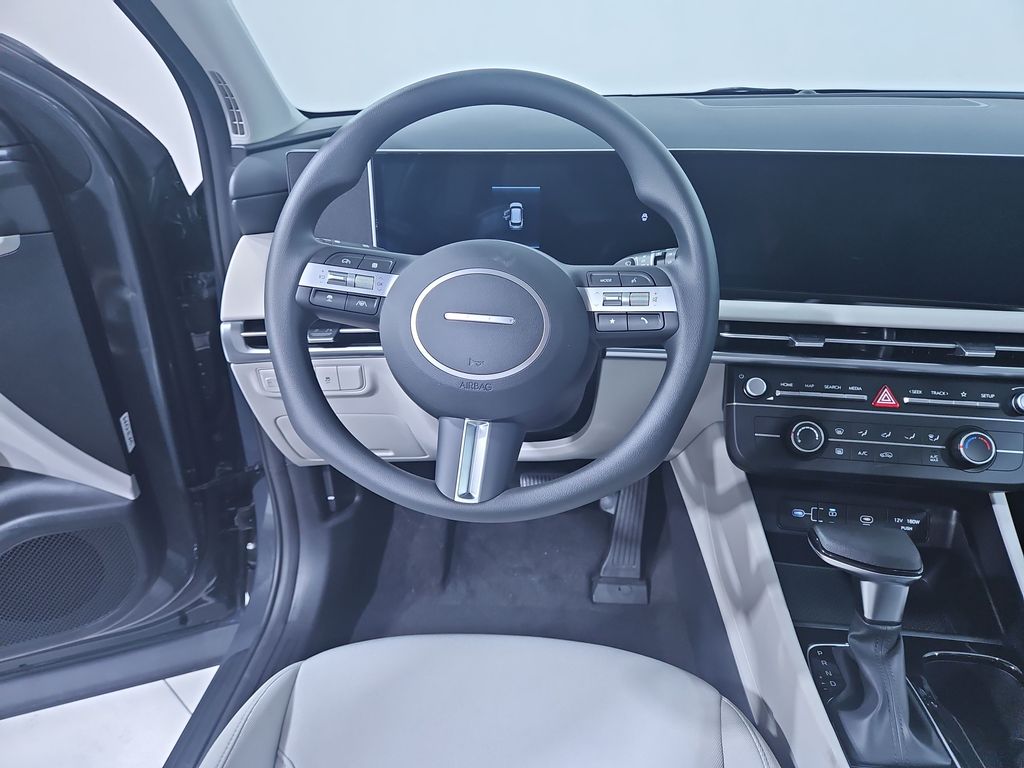2026 Hyundai Tucson SE photo 12