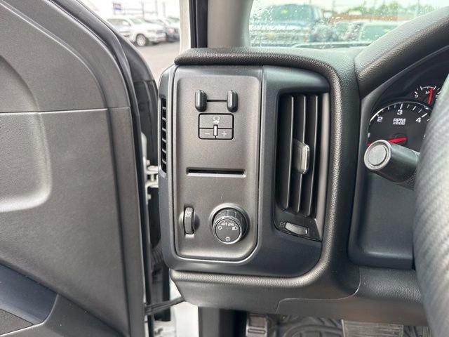 2017 Chevrolet Silverado 1500 Custom photo 15