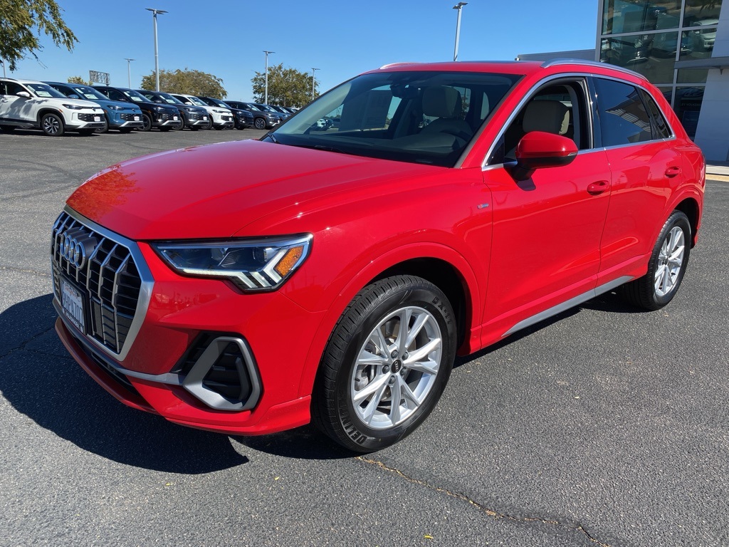 2023 Audi Q3 Premium S line photo 2