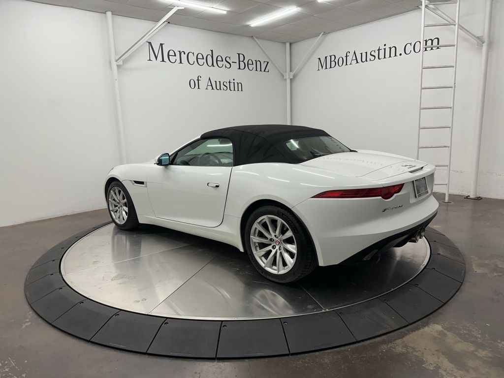 2017 Jaguar F-TYPE Premium photo 5