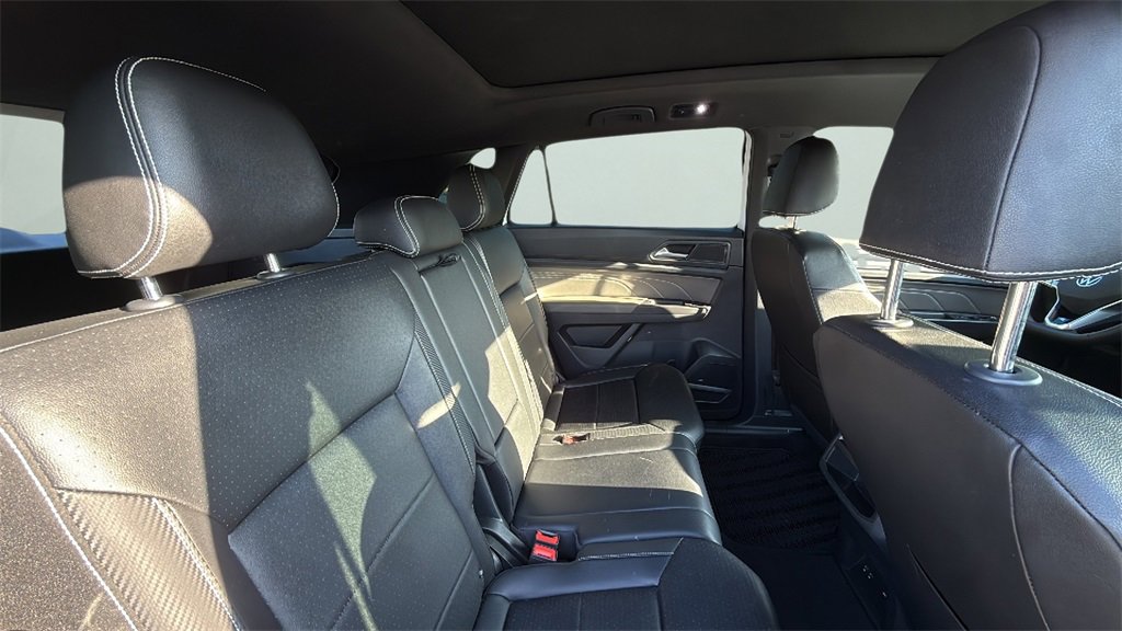 2023 Volkswagen Atlas Cross Sport SEL R-Line photo 17