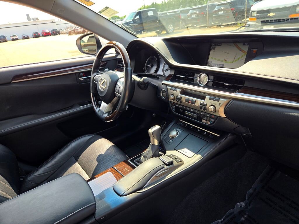 2016 Lexus ES 350 photo 6