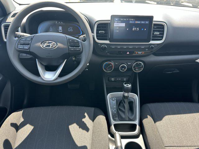 2025 Hyundai Venue SE photo 8