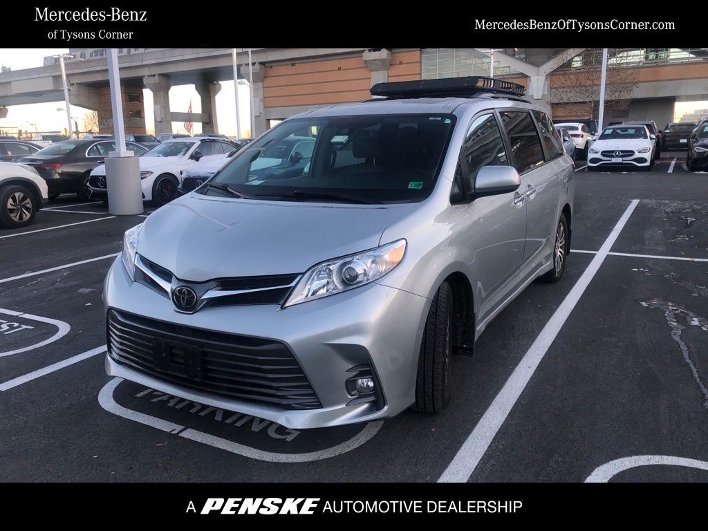 2020 Toyota Sienna XLE Premium's photo